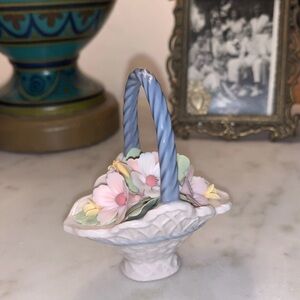 Retired Lladro Porcelain ‘A Basket of Blossoms’